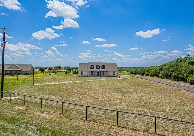 Photo 3 of Single family home for sale at 140 Alamo Rd, Weatherford, TX 76088 | MLS# 21325773 | Listing updated on 2026-07-10