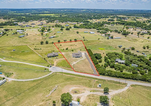 Photo 4 of Single family home for sale at 140 Alamo Rd, Weatherford, TX 76088 | MLS# 21325773 | Listing updated on 2026-07-10