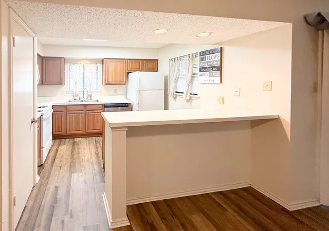 Listing Photo 4 - Condo for sale in building located at 15221 Berry Trl, Dallas, TX 75248 - Unit #106