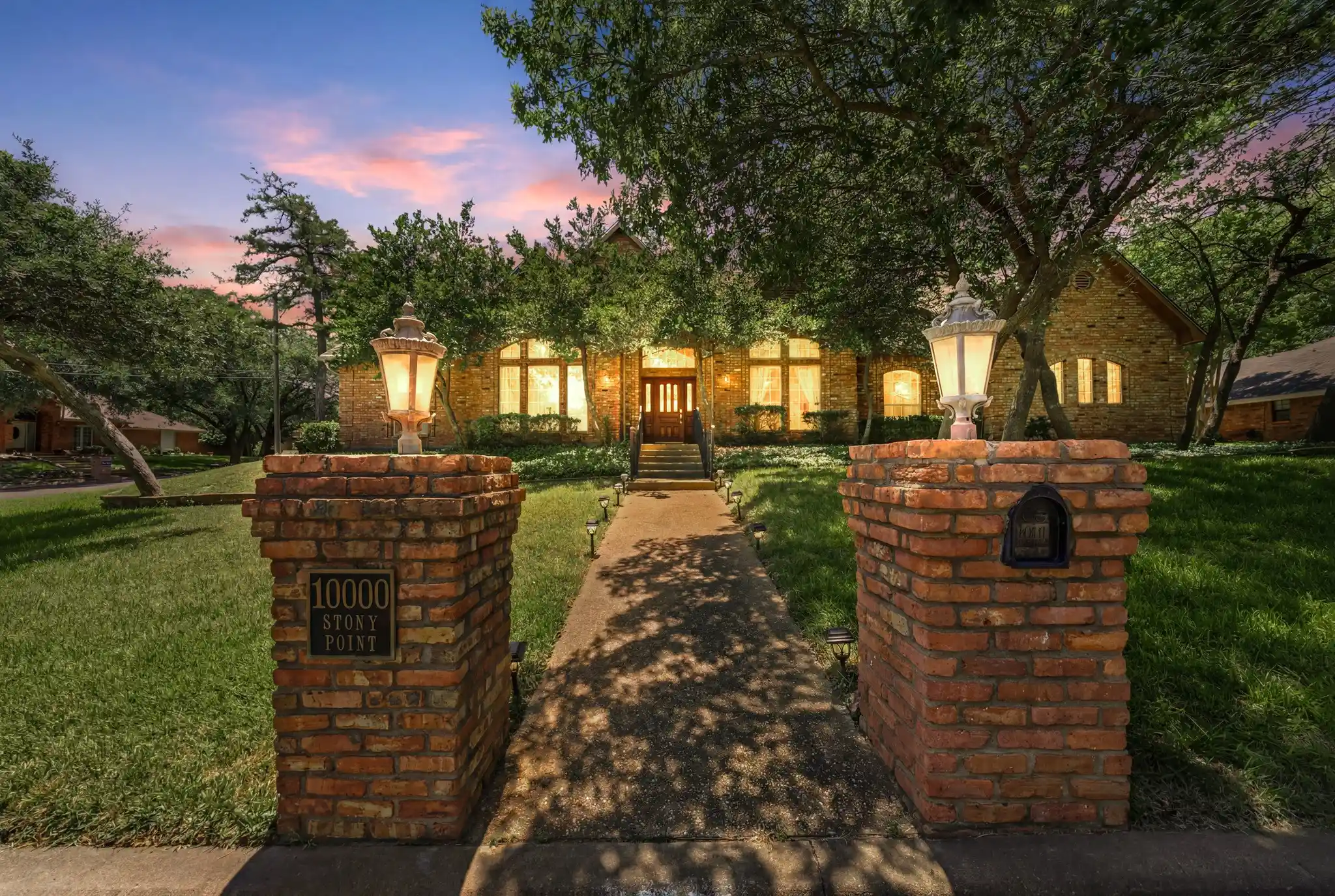 Photo 1 of Single family home for sale at 10000 Stony Point Dr, Woodway, TX 76712 | MLS# 21323075 | Listing updated on 2026-10-29