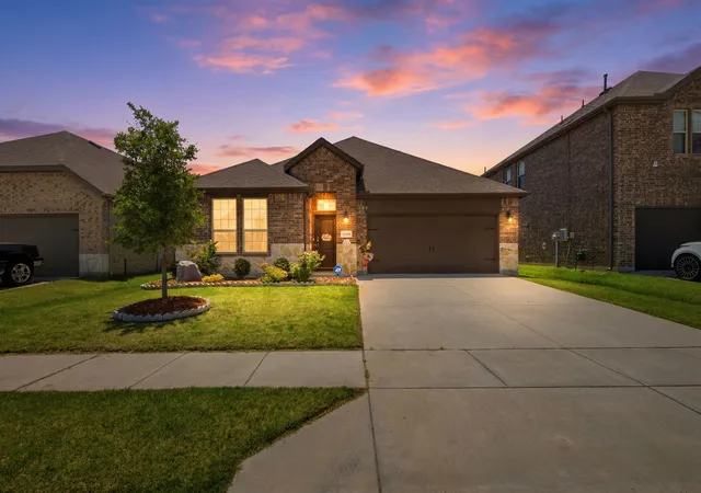 Photo 1 of Single family home for sale at 10936 Los Alamos Dr, Aubrey, TX 76227 | MLS# 21326219 | Listing updated on 2026-07-10