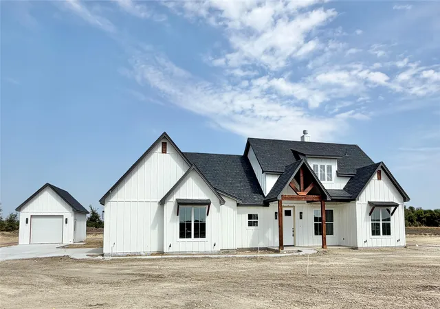Photo 1 of Single family home for sale at 2013 Collin St, Weatherford, TX 76085 | MLS# 21327460 | Listing updated on 2026-09-26