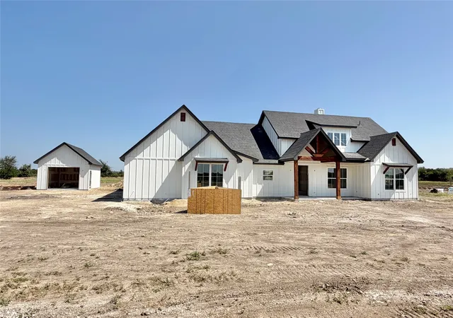 Photo 2 of Single family home for sale at 2013 Collin St, Weatherford, TX 76085 | MLS# 21327460 | Listing updated on 2026-08-22