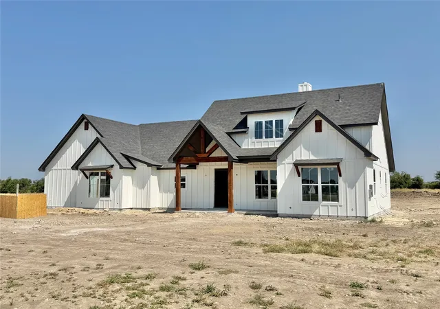 Photo 3 of Single family home for sale at 2013 Collin St, Weatherford, TX 76085 | MLS# 21327460 | Listing updated on 2026-08-22