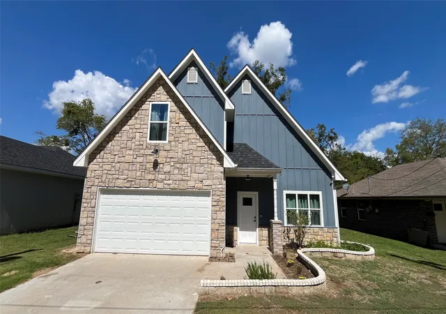 Photo 1 of Single family home for sale at 206 Beckham St W, Sulphur Springs, TX 75482 | MLS# 21325909 | Listing updated on 2026-07-10