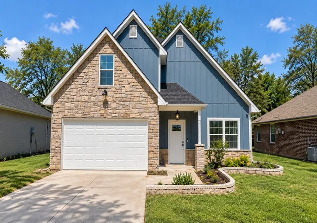 Photo 1 of Single family home for sale at 206 Beckham St W, Sulphur Springs, TX 75482 | MLS# 21325909 | Listing updated on 2026-10-06