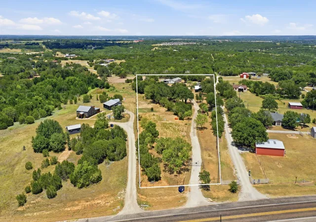 Photo 3 of Manufactured home for sale at 7237 Hayworth Hwy, Granbury, TX 76048 | MLS# 21322483 | Listing updated on 2026-08-26