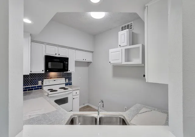 Photo 3 of Condo for sale at 9601 Forest Ln #1113, Dallas, TX 75243 | MLS# 21327533 | Listing updated on 2026-08-17