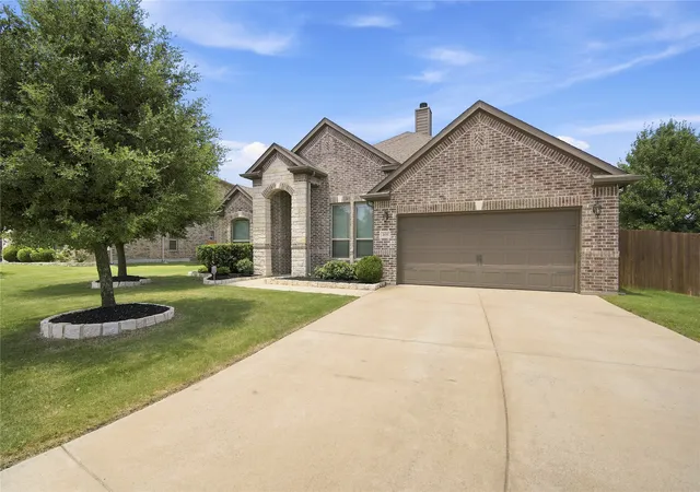 Photo 2 of Sale Pending at 205 Canterbury Ct, Midlothian, TX 76065 | MLS# 21327372 | Listing updated on 2026-08-25
