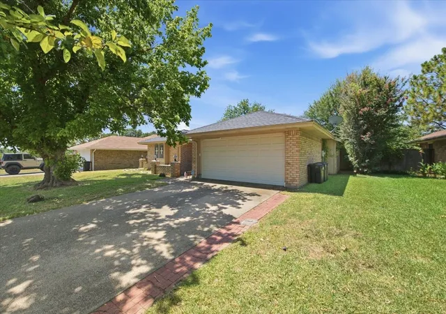 Photo 2 of Single family home for sale at 200 Almond Ln, Euless, TX 76039 | MLS# 21325764 | Listing updated on 2026-08-21