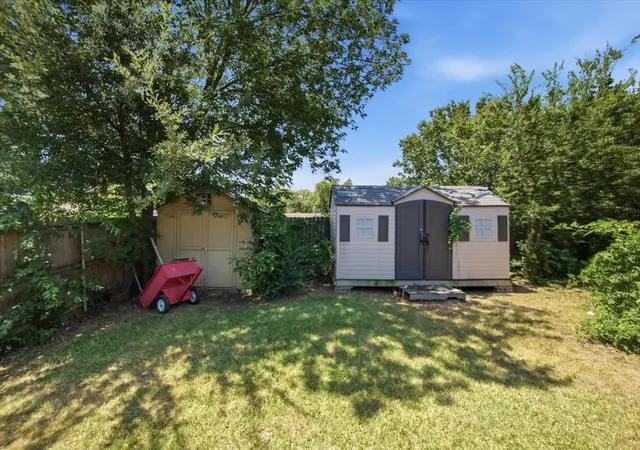 Photo 3 of Single family home for sale at 200 Almond Ln, Euless, TX 76039 | MLS# 21325764 | Listing updated on 2026-08-21