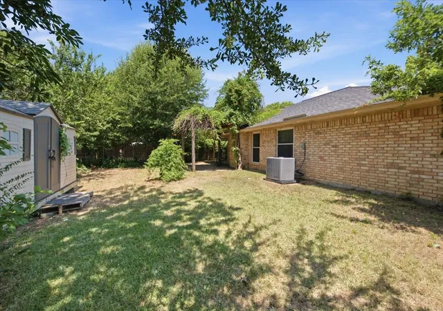 Photo 4 of Single family home for sale at 200 Almond Ln, Euless, TX 76039 | MLS# 21325764 | Listing updated on 2026-08-21