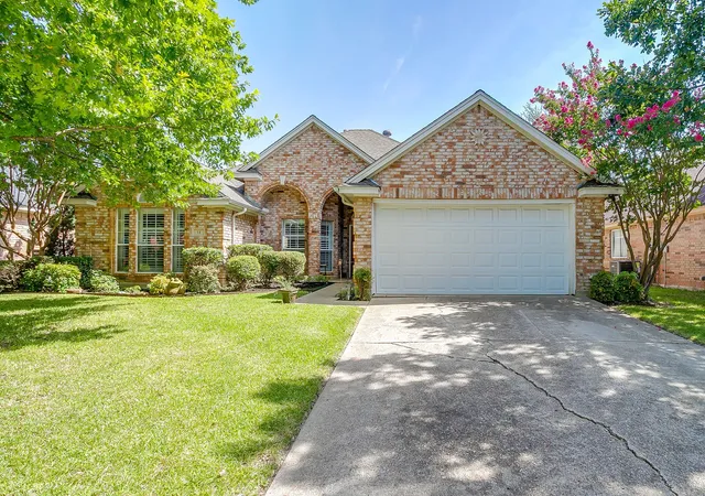 Photo 2 of Single family home for sale at 14 Zachary Ct, Mansfield, TX 76063 | MLS# 21325353 | Listing updated on 2026-08-17