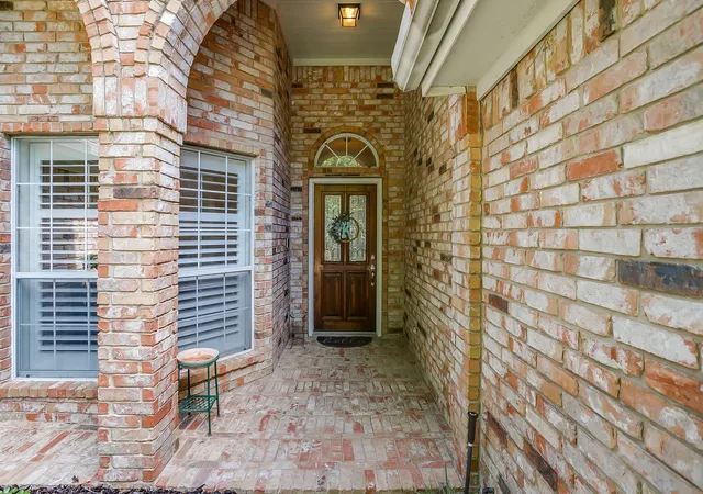 Photo 3 of Single family home for sale at 14 Zachary Ct, Mansfield, TX 76063 | MLS# 21325353 | Listing updated on 2026-08-17