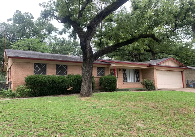 Photo 1 of Single family home for sale at 132 Skylark Dr, Azle, TX 76020 | MLS# 21326014 | Listing updated on 2026-07-10