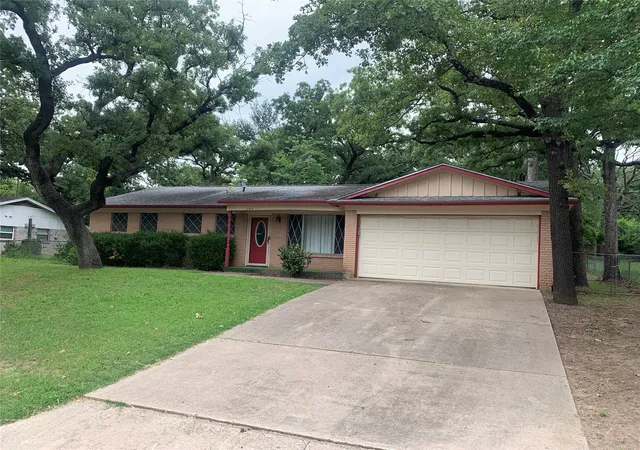 Photo 2 of Single family home for sale at 132 Skylark Dr, Azle, TX 76020 | MLS# 21326014 | Listing updated on 2026-07-10