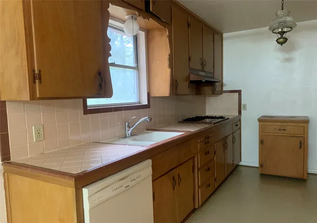 Photo 3 of Single family home for sale at 132 Skylark Dr, Azle, TX 76020 | MLS# 21326014 | Listing updated on 2026-07-10