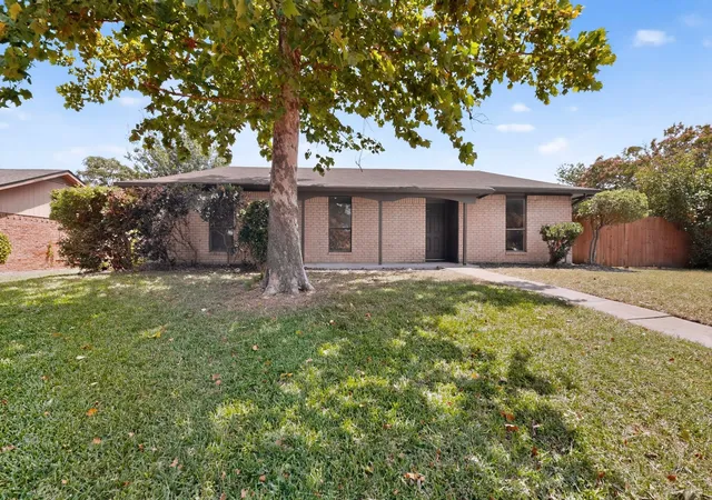 Photo 3 of Single family home for sale at 2839 Churchill Wy, Garland, TX 75044 | MLS# 21327605 | Listing updated on 2026-08-31