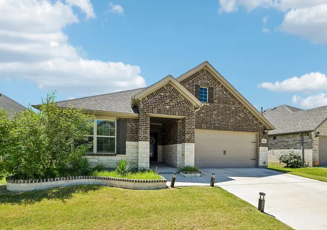 Photo 3 of Single family home for sale at 7550 Wild Mint Trl, Venus, TX 76084 | MLS# 21319009 | Listing updated on 2026-08-28
