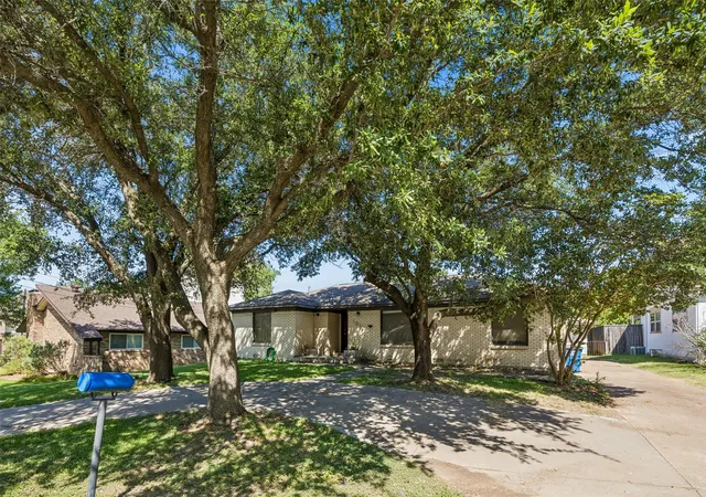Photo 3 of Single family home for sale at 8011 Eagle Trl, Dallas, TX 75238 | MLS# 21327029 | Listing updated on 2026-08-22