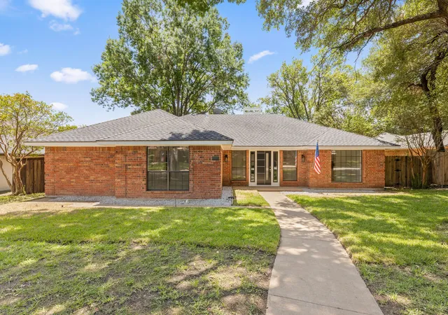 Photo 1 of Sale Pending at 1202 Fawn Ridge Dr, Duncanville, TX 75137 | MLS# 21304679 | Listing updated on 2026-08-17