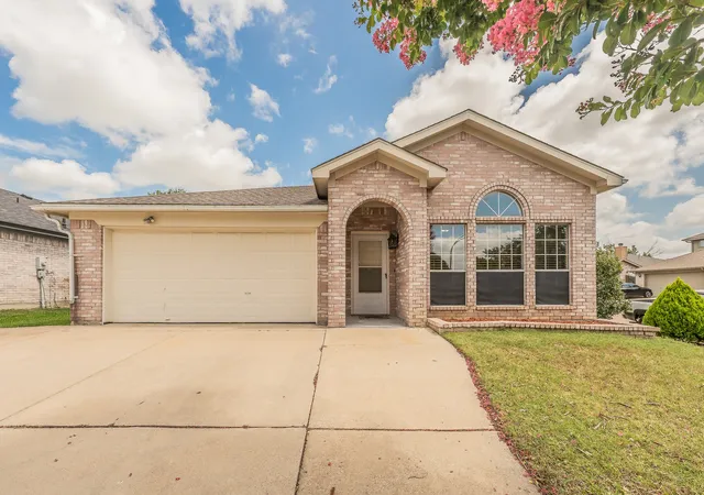 Photo 1 of Single family home for sale at 10212 Brea Canyon Rd, Fort Worth, TX 76108 | MLS# 21323688 | Listing updated on 2026-07-10