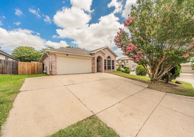 Photo 2 of Single family home for sale at 10212 Brea Canyon Rd, Fort Worth, TX 76108 | MLS# 21323688 | Listing updated on 2026-07-10