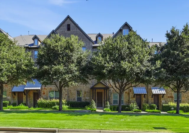 1st image of 511 W Royal Ln, Irving, TX 75039 | MLS# 21327662