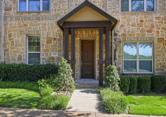 2nd image of 511 W Royal Ln, Irving, TX 75039 | MLS# 21327662