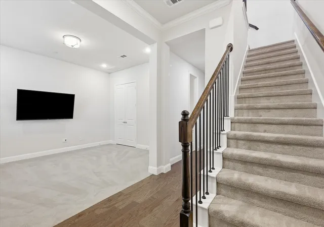 3rd image of 511 W Royal Ln, Irving, TX 75039 | MLS# 21327662