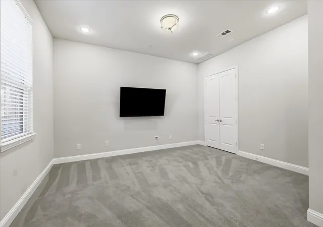 4th image of 511 W Royal Ln, Irving, TX 75039 | MLS# 21327662