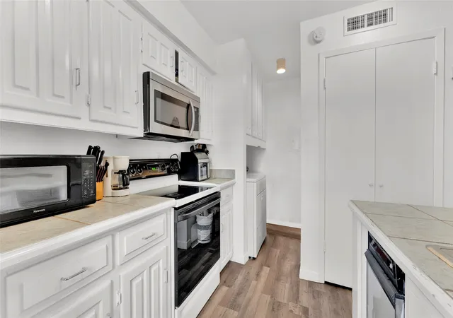 Photo 3 of Townhouse for sale at 341 Arborview Dr, Garland, TX 75043 | MLS# 21327537 | Listing updated on 2026-08-22