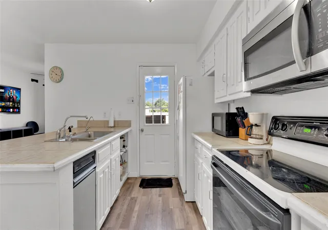 Photo 3 of Townhouse for sale at 341 Arborview Dr, Garland, TX 75043 | MLS# 21327537 | Listing updated on 2026-10-07
