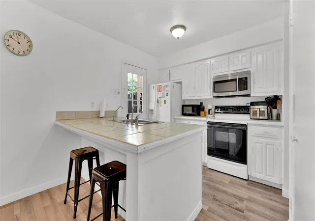 Photo 4 of Townhouse for sale at 341 Arborview Dr, Garland, TX 75043 | MLS# 21327537 | Listing updated on 2026-10-07