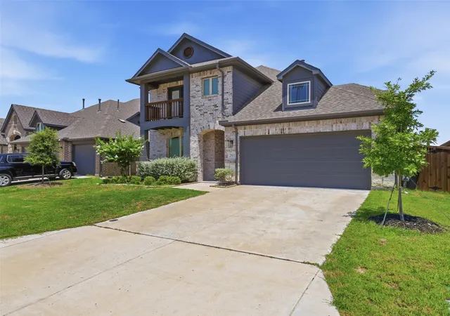 Photo 3 of Single family home for sale at 201 Sweetwater Dr, Commerce, TX 75428 | MLS# 21327416 | Listing updated on 2026-10-02