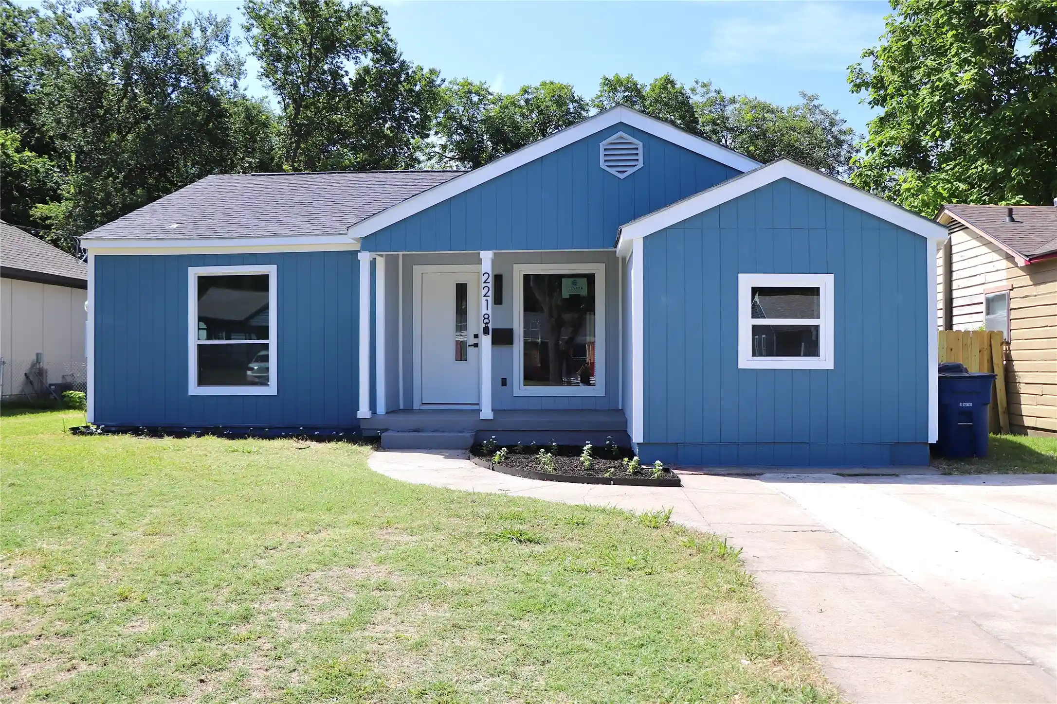 Single family home for sale at 2218 Kathleen Ave, Dallas, TX 75216 | MLS# 21327763