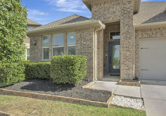 Photo 3 of Single family home for sale at 125 Mossy Oak Trl, Fort Worth, TX 76131 | MLS# 21326890 | Listing updated on 2026-08-22