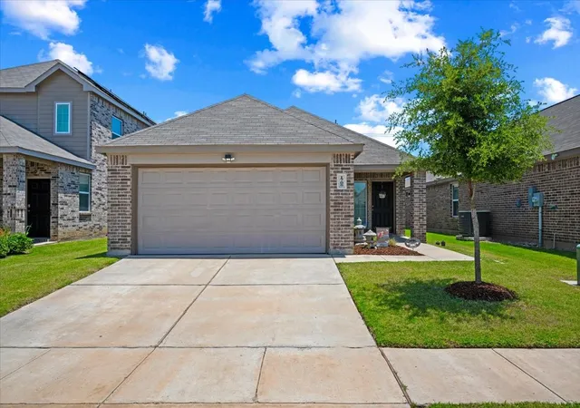 Photo 1 of Single family home for sale at 1709 Mark Ln, Ennis, TX 75119 | MLS# 21327791 | Listing updated on 2026-08-17