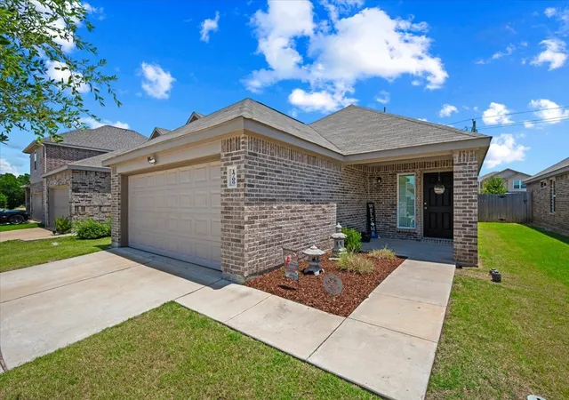 Photo 2 of Single family home for sale at 1709 Mark Ln, Ennis, TX 75119 | MLS# 21327791 | Listing updated on 2026-08-17