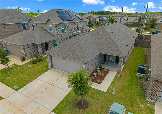 Photo 3 of Single family home for sale at 1709 Mark Ln, Ennis, TX 75119 | MLS# 21327791 | Listing updated on 2026-08-17