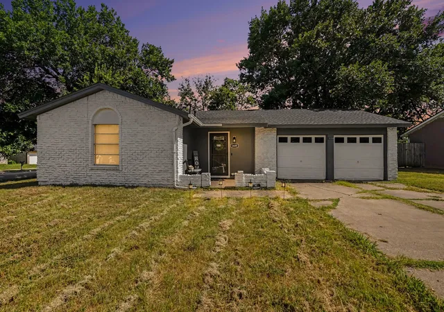 Photo 1 of Single family home for sale at 1608 Natches Dr, Arlington, TX 76014 | MLS# 21301834 | Listing updated on 2026-10-04