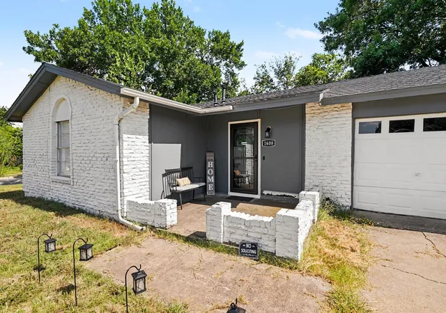 Photo 3 of Single family home for sale at 1608 Natches Dr, Arlington, TX 76014 | MLS# 21301834 | Listing updated on 2026-10-04