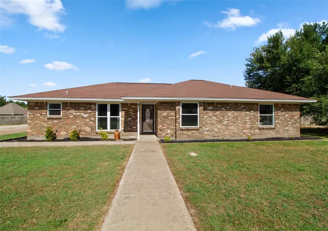 Photo 1 of Single family home for sale at 8 Circle Dr, Teague, TX 75860 | MLS# 21327612 | Listing updated on 2026-08-22