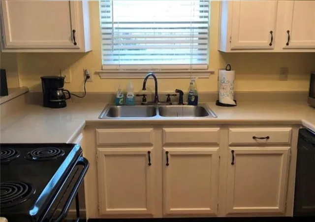 Photo 4 of Townhouse for sale at 108 Brookside Dr, Duncanville, TX 75137 | MLS# 21327831 | Listing updated on 2026-07-16