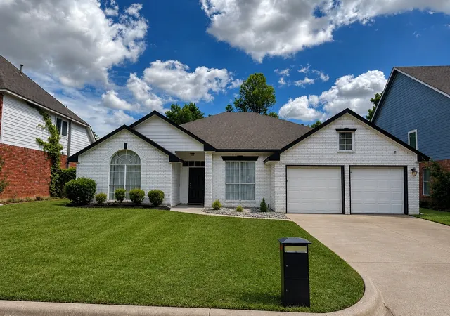 Photo 1 of Single family home for sale at 2202 South Branch Dr, Arlington, TX 76001 | MLS# 21327681 | Listing updated on 2026-08-22