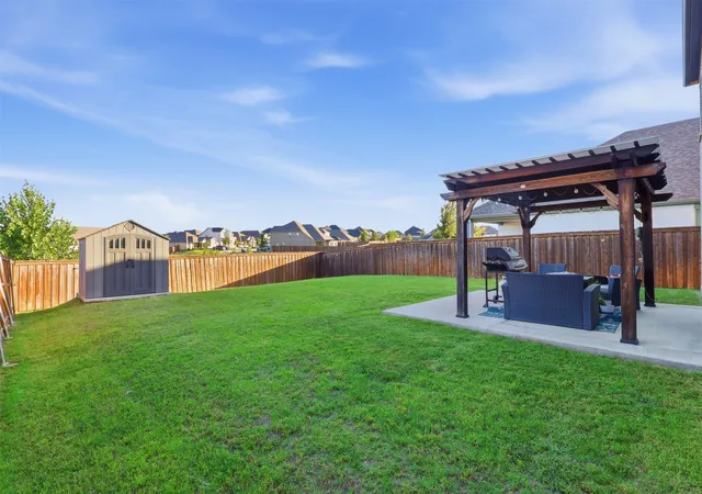 Photo 2 of Single family home for sale at 10529 Smiths Bend Rd, Fort Worth, TX 76126 | MLS# 21326544 | Listing updated on 2026-08-26
