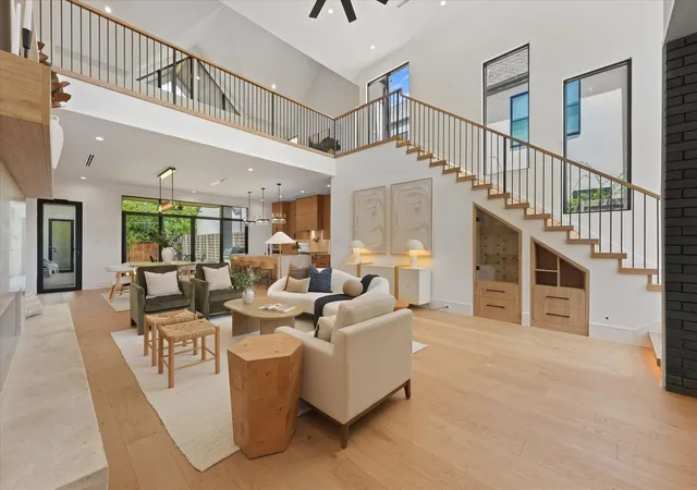 Photo 3 of Sale Pending at 7619 Kenwell St, Dallas, TX 75209 | MLS# 21327472 | Listing updated on 2026-08-28