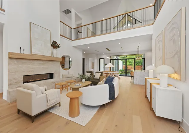 Photo 3 of Sale Pending at 7619 Kenwell St, Dallas, TX 75209 | MLS# 21327472 | Listing updated on 2026-08-28