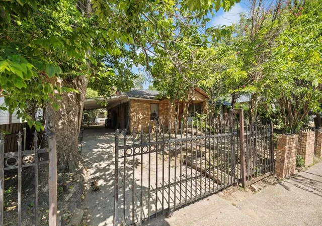 Photo 2 of Single family home for sale at 3907 Odessa St, Dallas, TX 75212 | MLS# 21326658 | Listing updated on 2026-08-26
