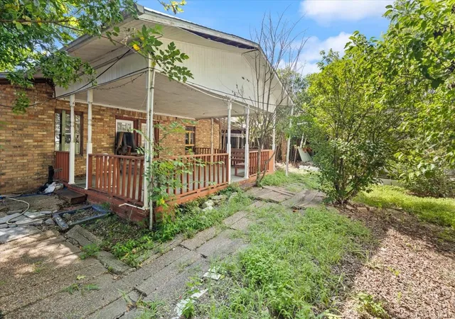 Photo 3 of Single family home for sale at 3907 Odessa St, Dallas, TX 75212 | MLS# 21326658 | Listing updated on 2026-08-26
